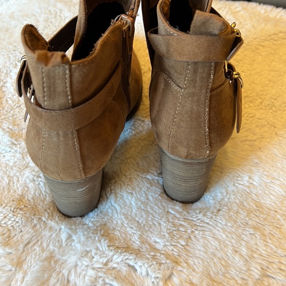 Booties 👢 - Picture 6 of 7